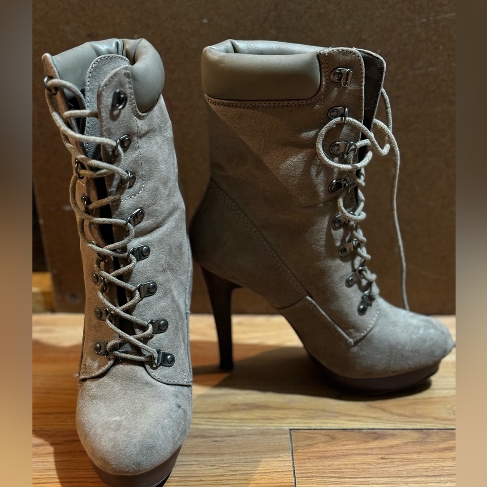 Heeled boots
